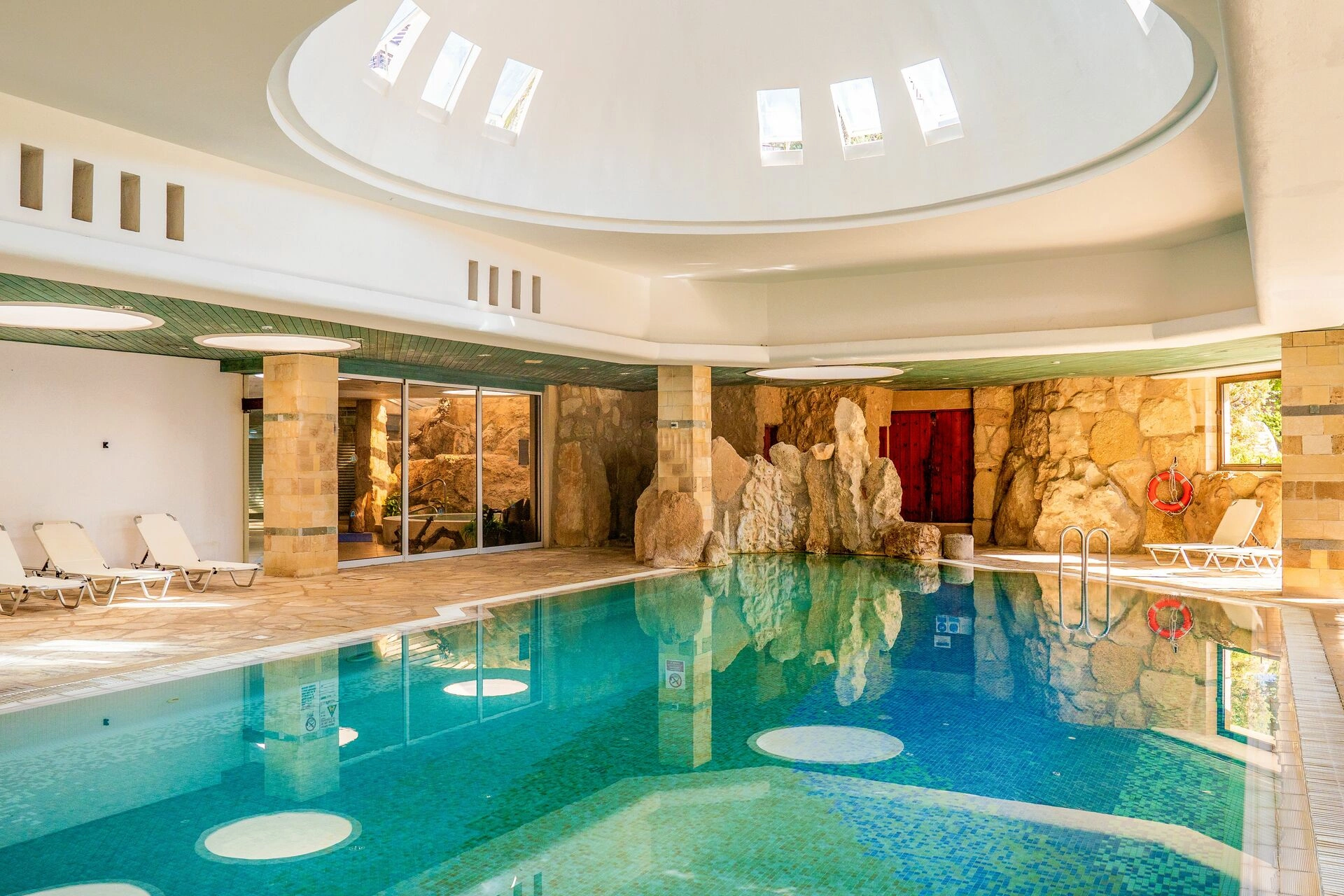 Indoor_Pool_Side.jpg