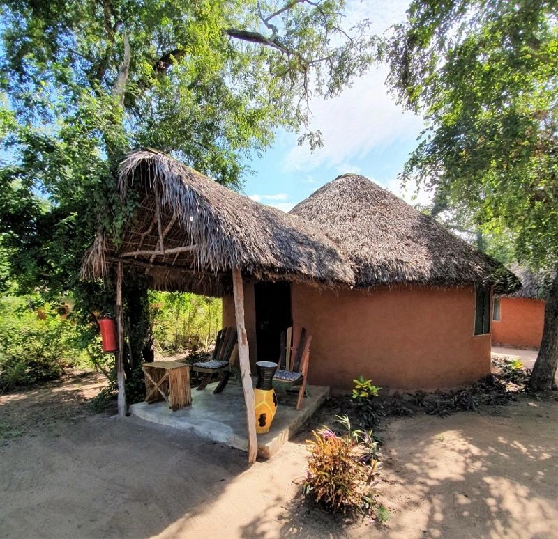 banda-bungalows-selous1_50275485141_o_(800x774).jpg