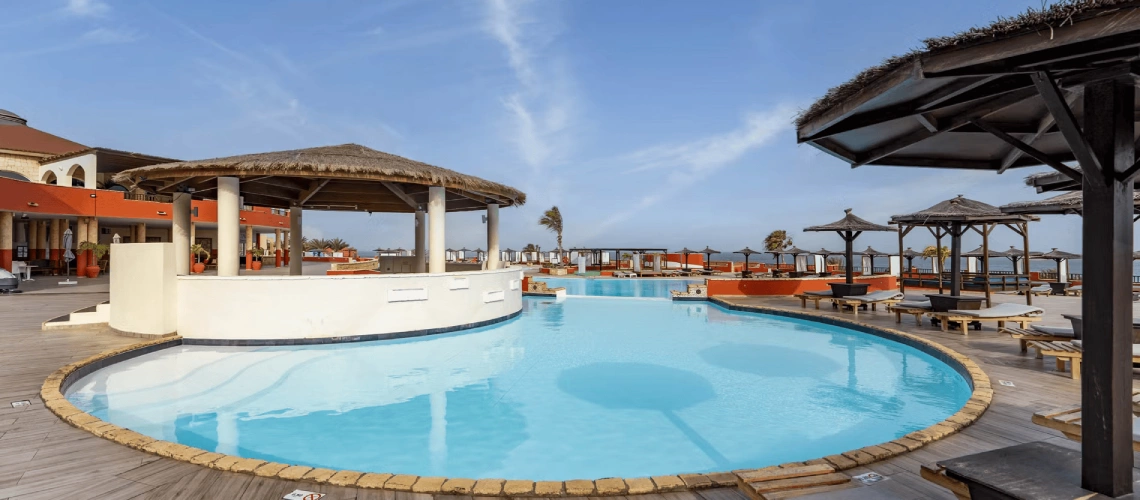 3-occidental-boa-vista-piscine-exterieure.png