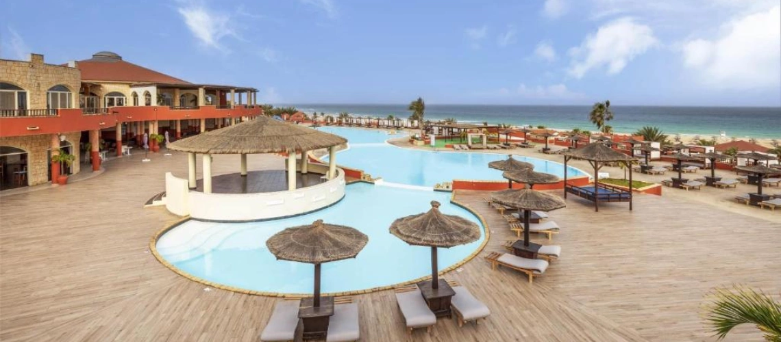 2-occidental-boa-vista-piscine-exterieure.png