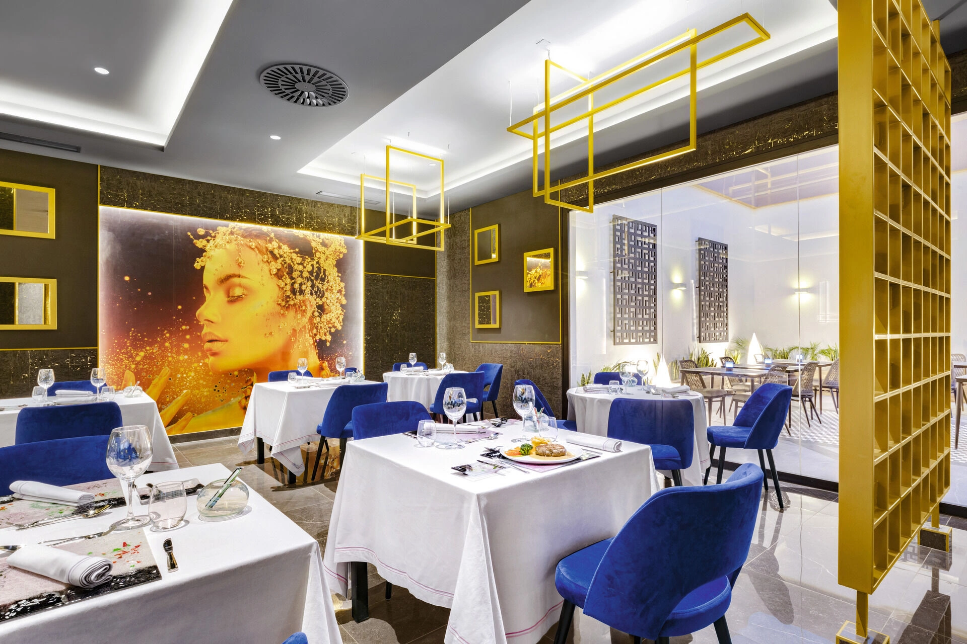 XST_21_213_-_Krystal_fusion_restaurant.jpg