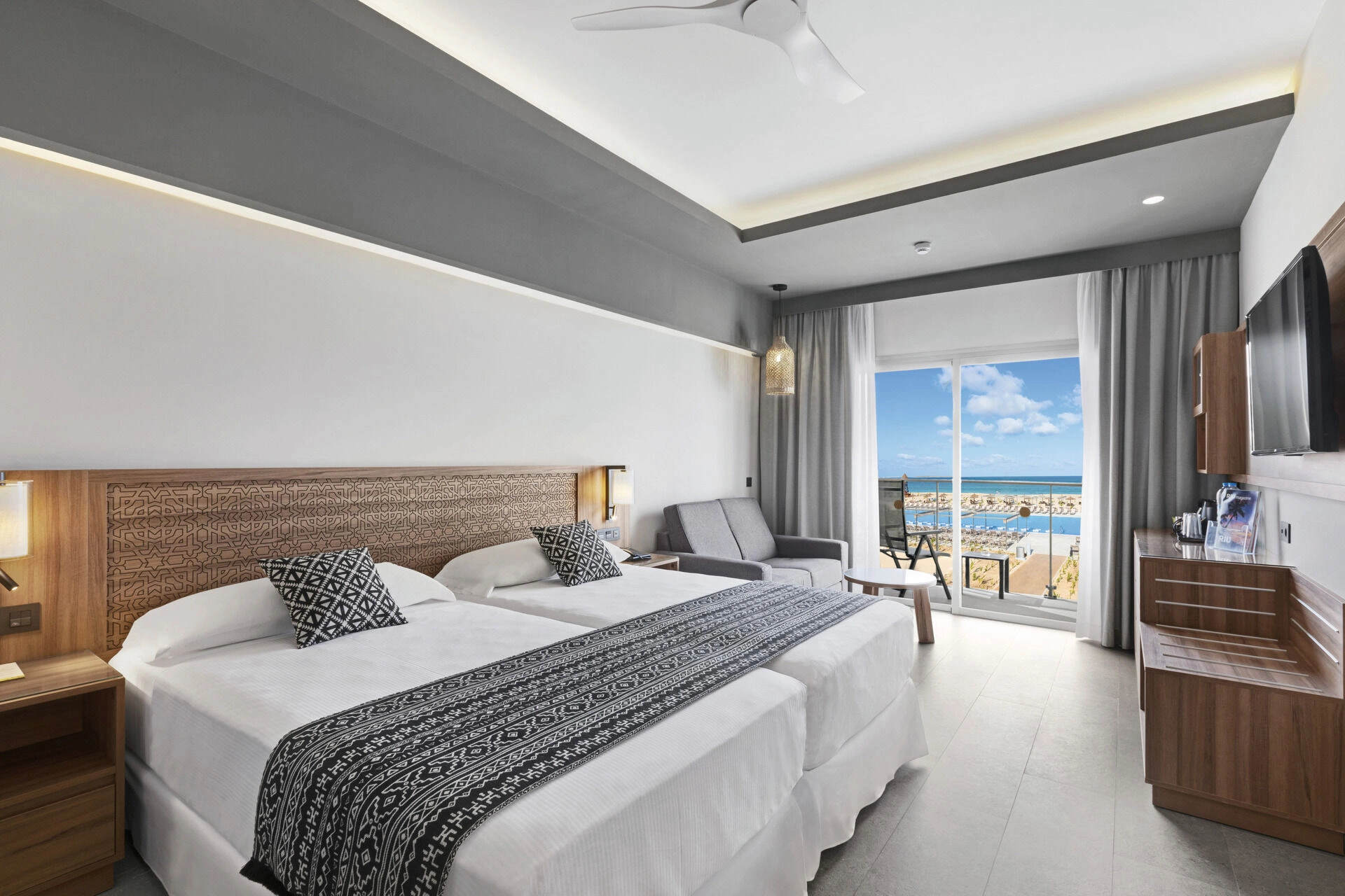 XST_21_250_-_Double_room_sea_view.jpg