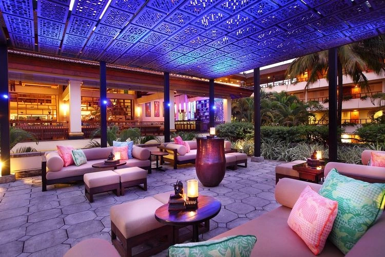19_The_Lobby_Bar_Terrace_web.jpg