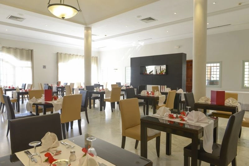 Restaurant_01_(800x534).jpg
