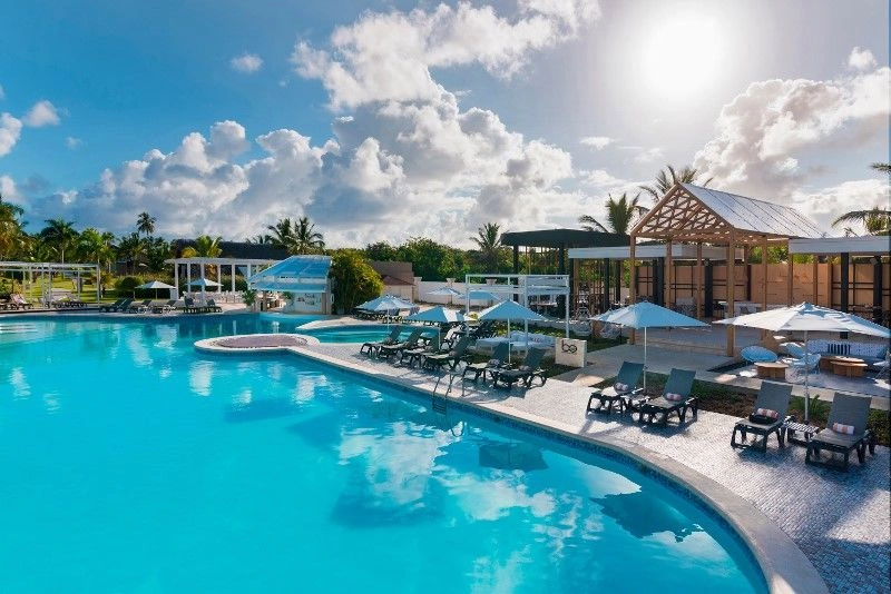 Catalonia_Royal_Bavaro_-__Swimming_Pool.jpg