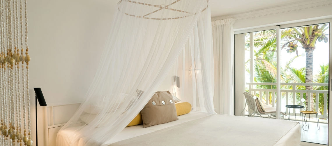 11_couple_seafront_room.jpeg