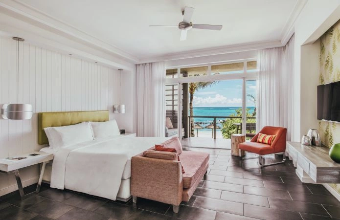 06_Long_Beach_Rooms_Junior_Suite_Ocean_Front.jpg