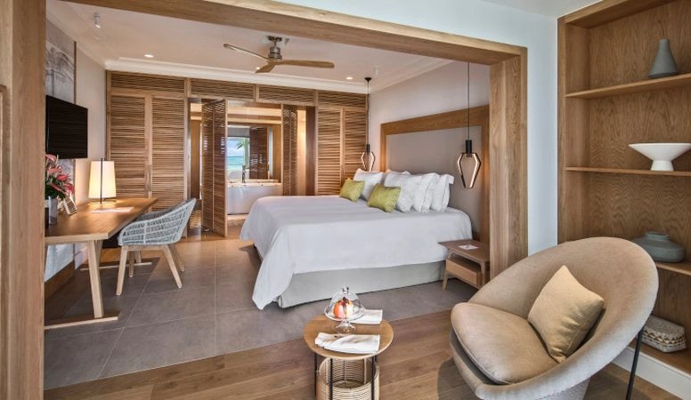 11_Premium_beach_front_bedroom.jpg