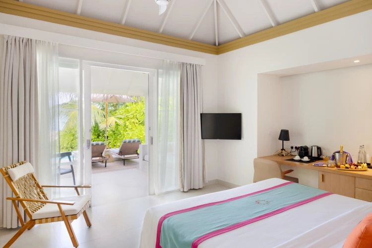 11_Beach_Villa_with_Pool.jpg