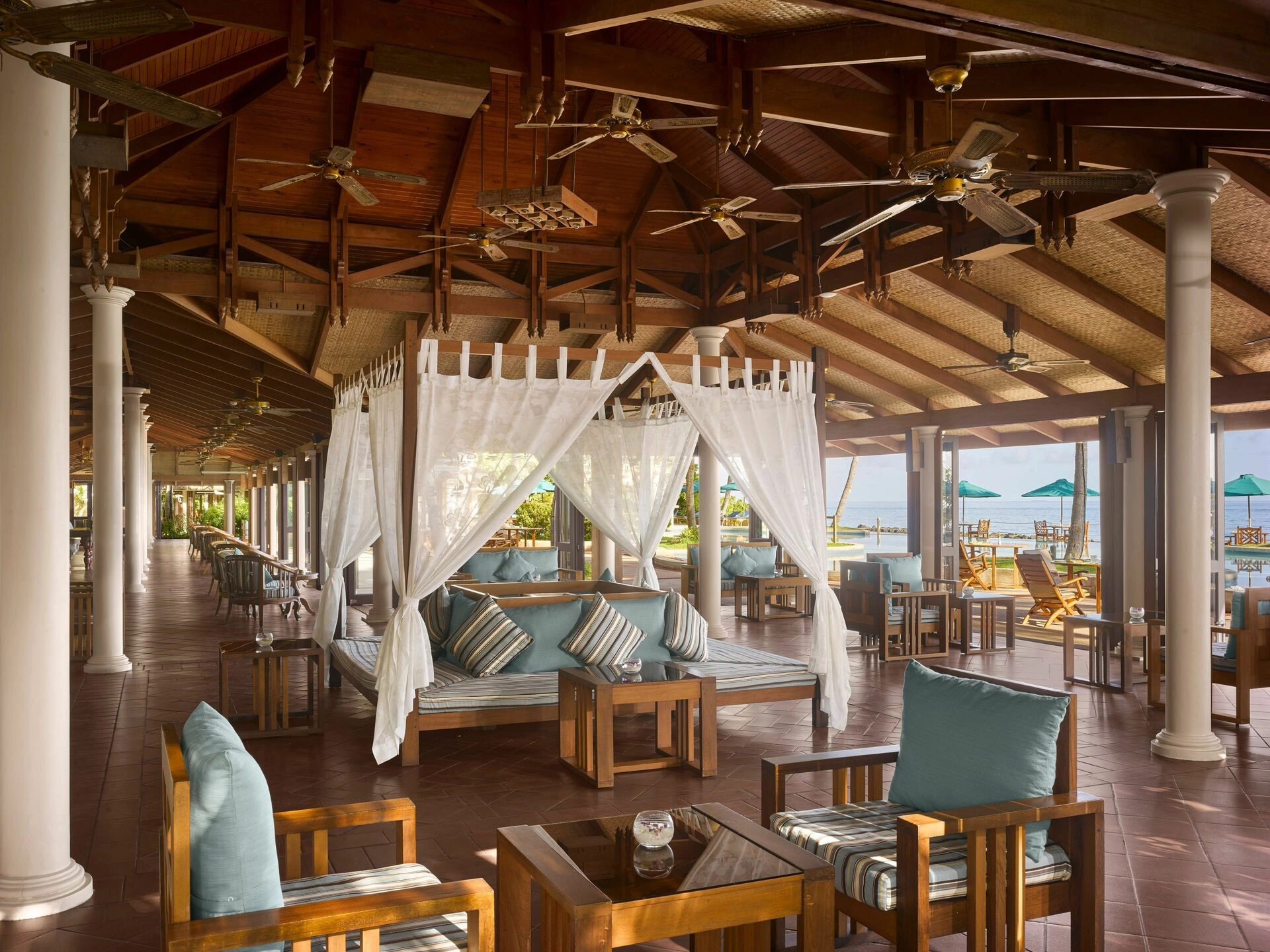 Royal_Island_-_Main_Bar_-_Seating_-_4K.jpg