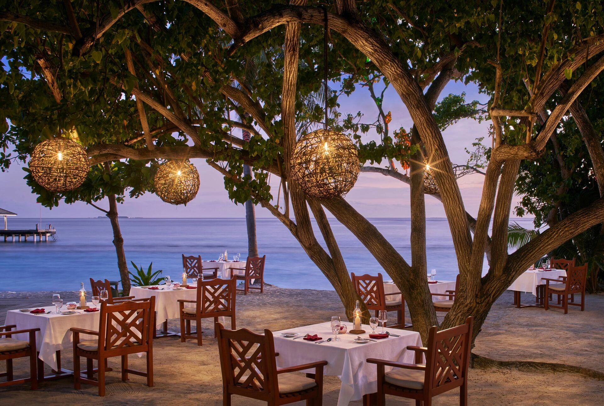 Royal_Island_-_Raabondhi_Restaurant_-_View_-_4K.jpg