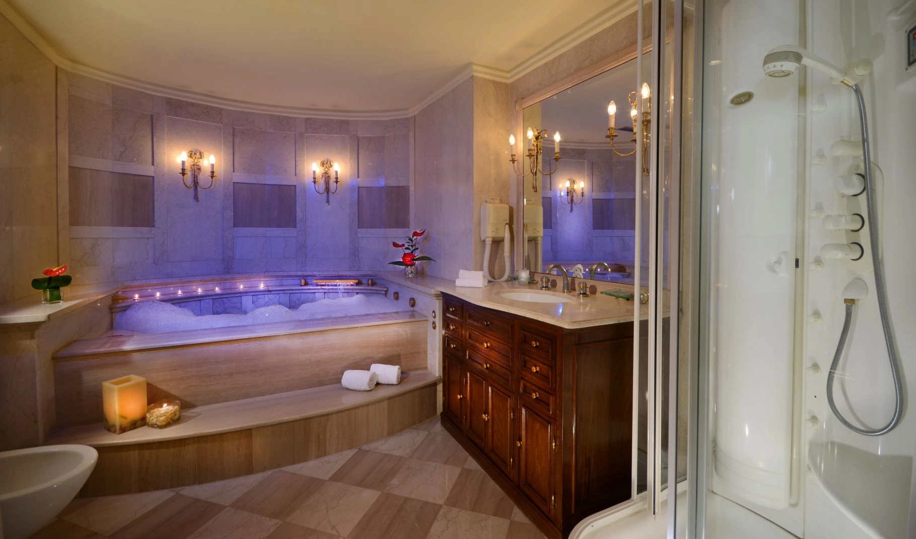 06_royal_suite_1000_bathroom.jpg