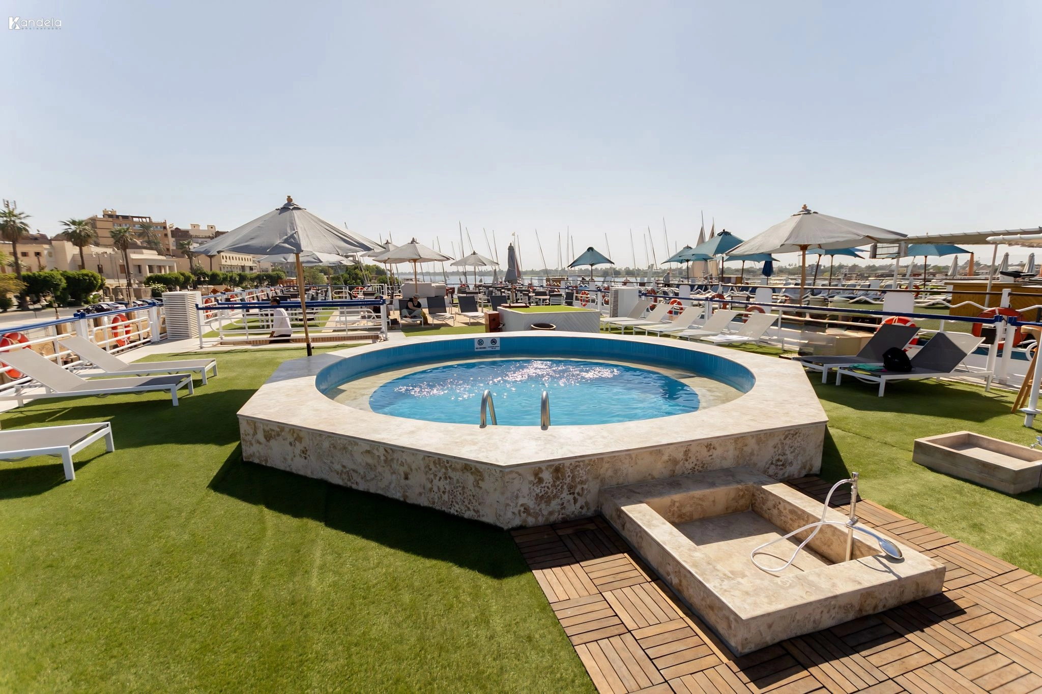 nabilatan_piscine_tres_jolie_ok.jpg