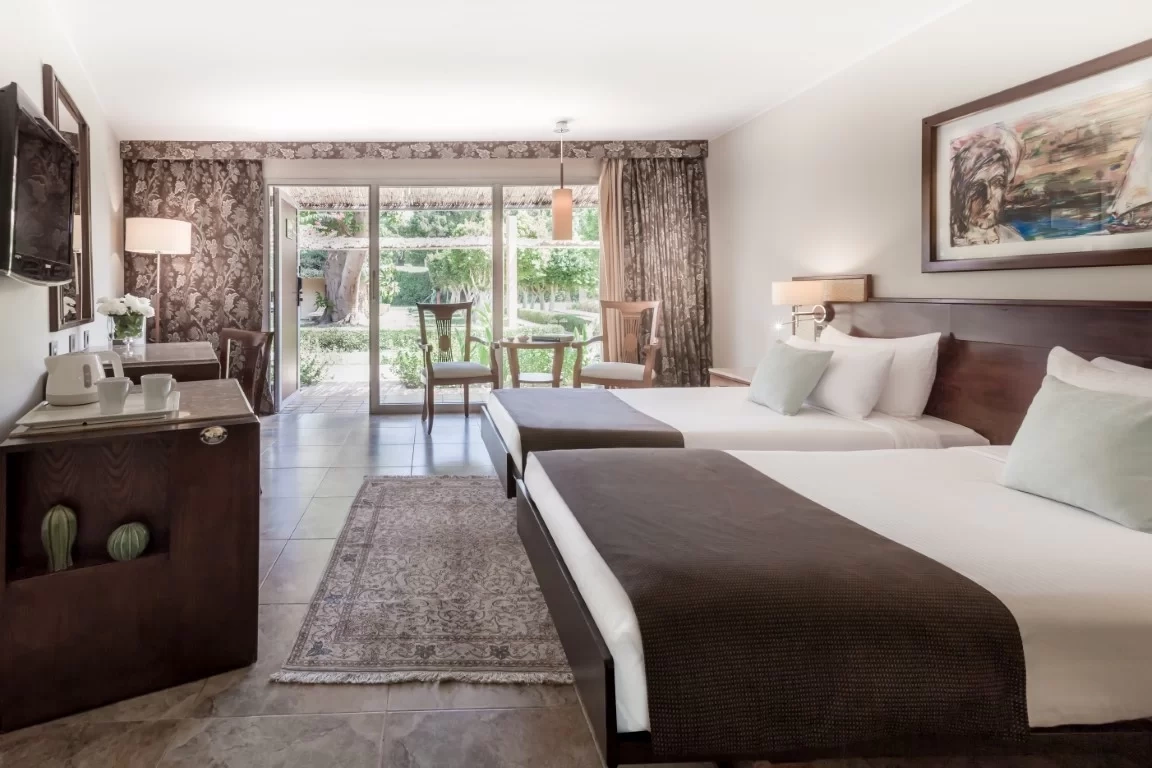 jolie-ville-hotel-spa-kings-island-luxor-gallery-new-rooms-standard-twin.webp