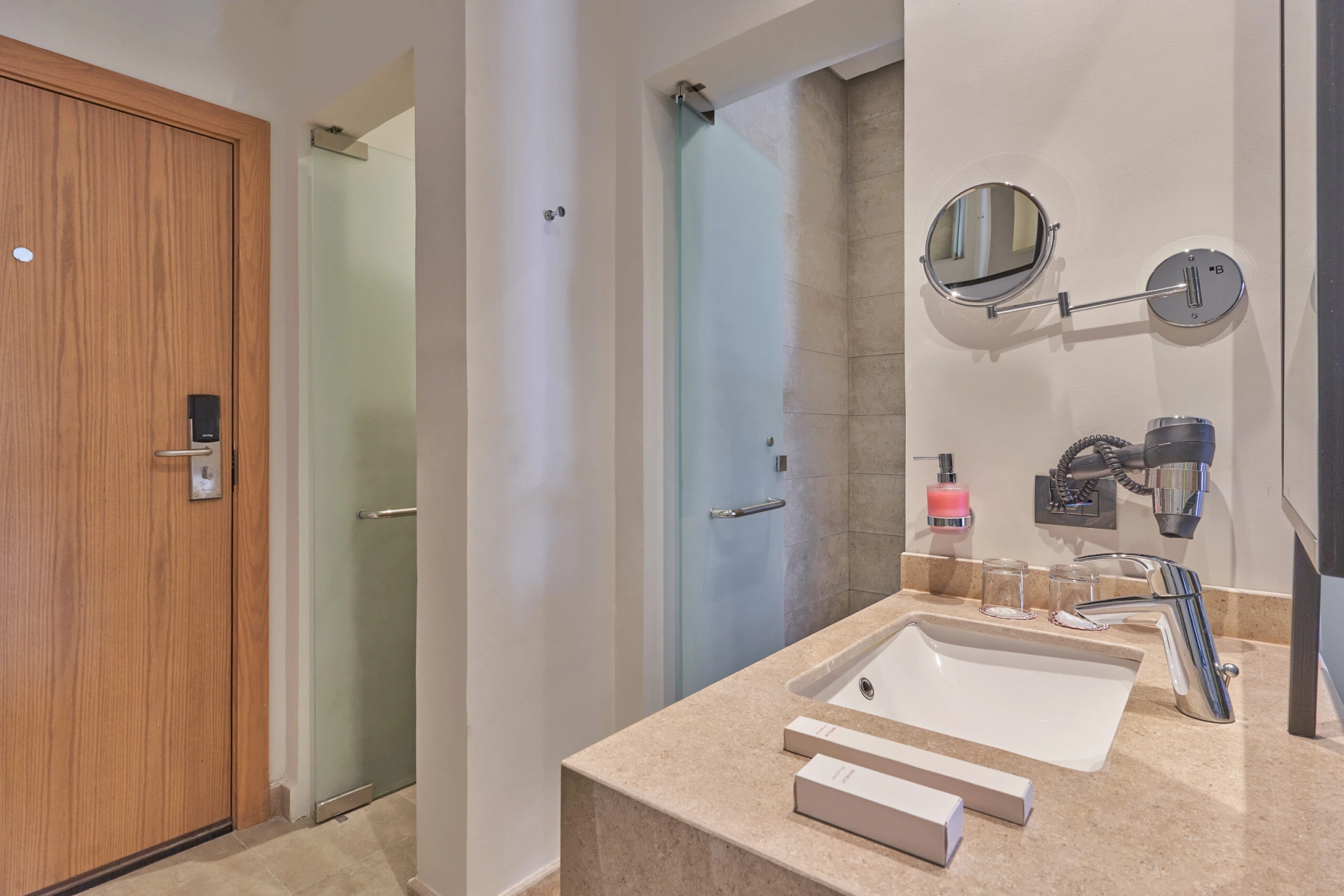 premium-room-bathroom-scaled.jpg
