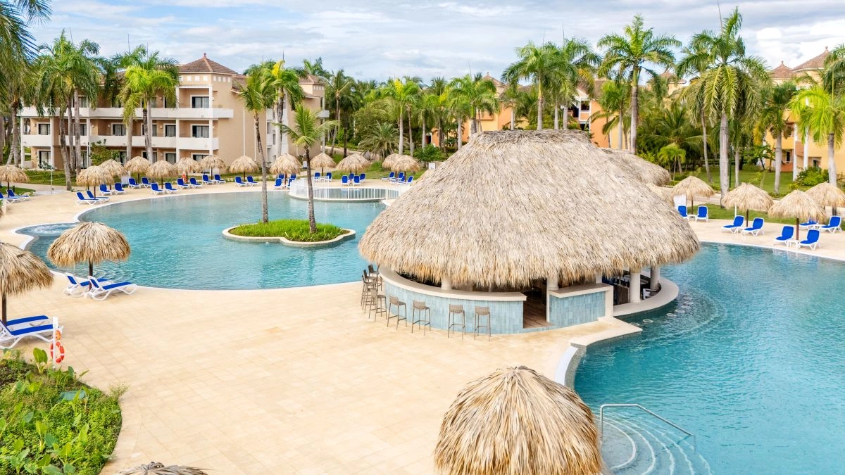 01_Pool_Bar_Hybiscus.jpg