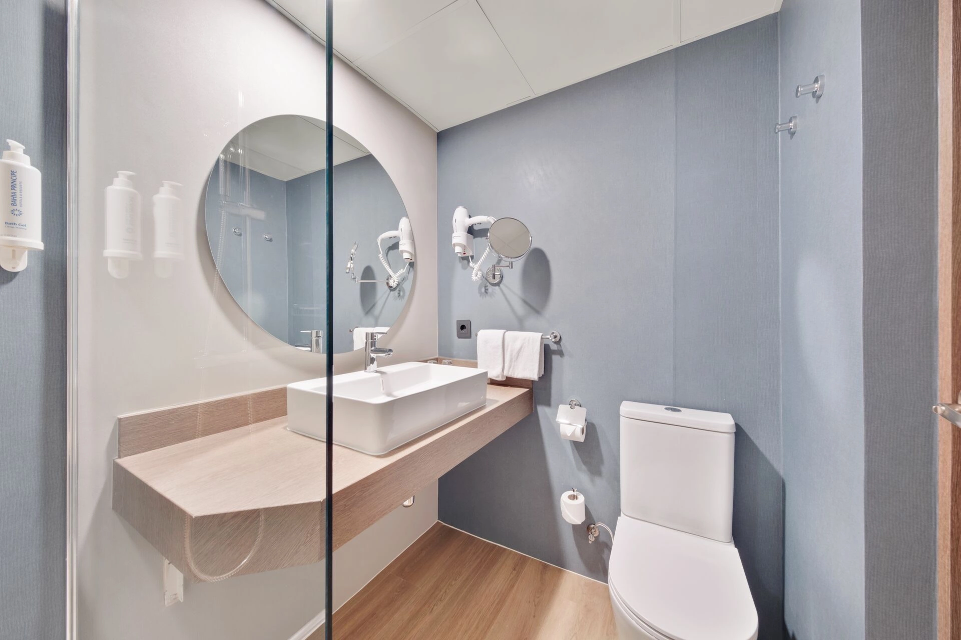 Coral_-_Standard_Basic_shower.jpg
