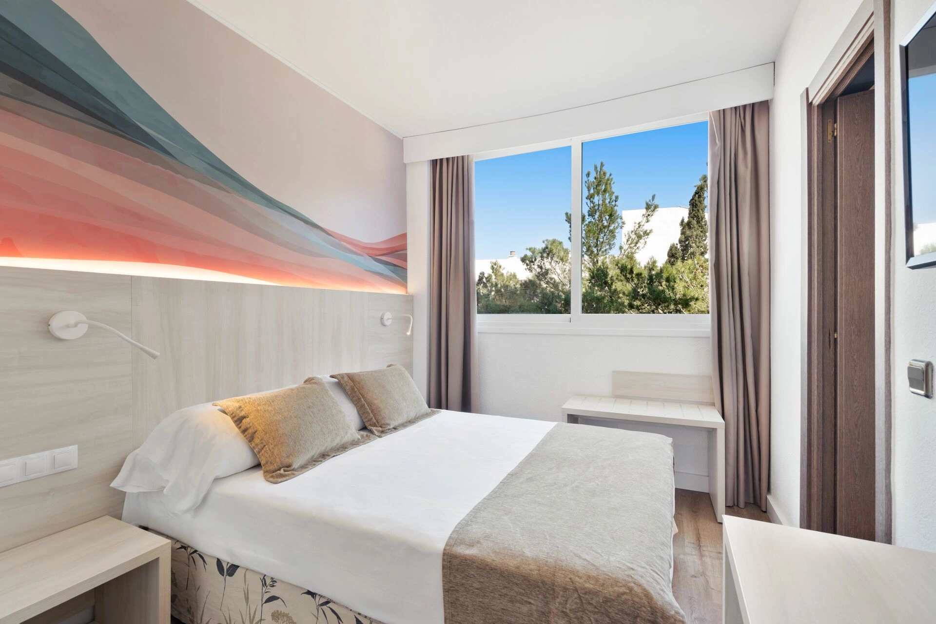 Coral_-_Standard_Basic_bed.jpg