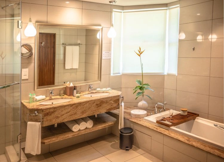 Beachfront_Suite_-_Bathroom.jpg