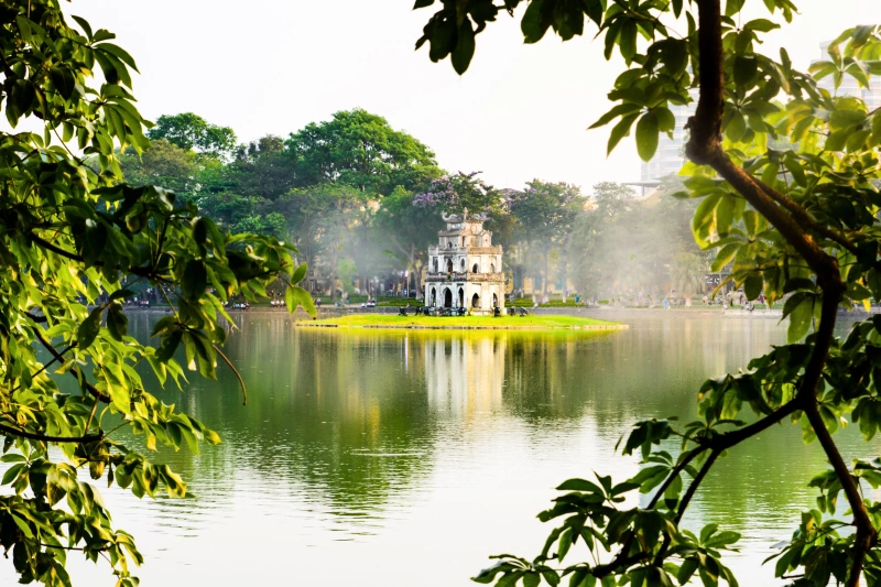 Hanoi_-_Hoan_Kiem_Lake.png