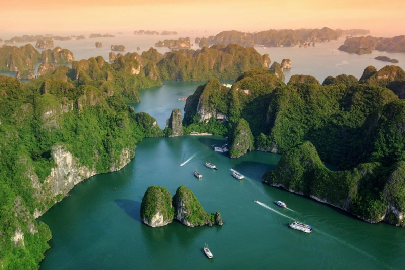 Vietnamese Treasures & Cruises Tour en verblijf in Dhawa Ho Tram 5*