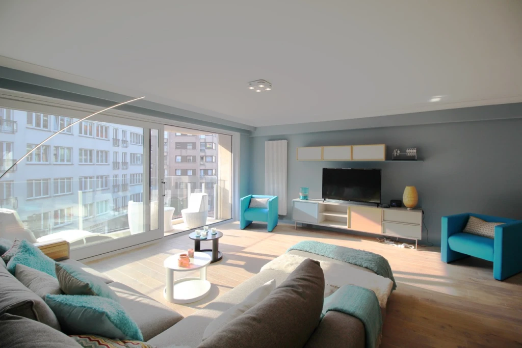 Knokke 2. Prachtig gerenoveerd appartement, uitzicht op zee terras, parkeerplaats