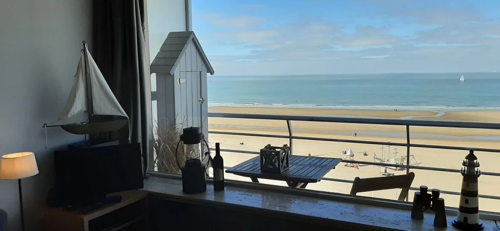 Appartement 4/5p met frontaal zeezicht en groot terras - strandplein Oostende/Mariakerke