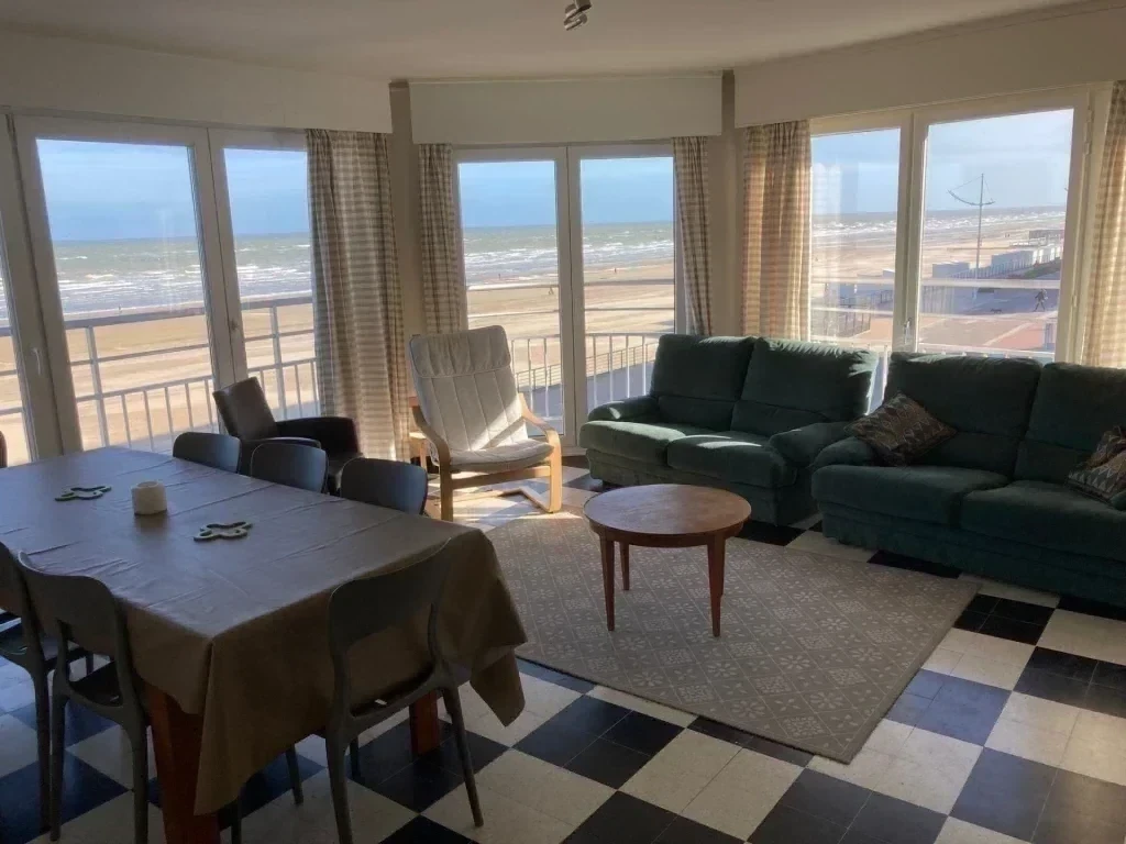 Mooie hoekappartement op de dijk
