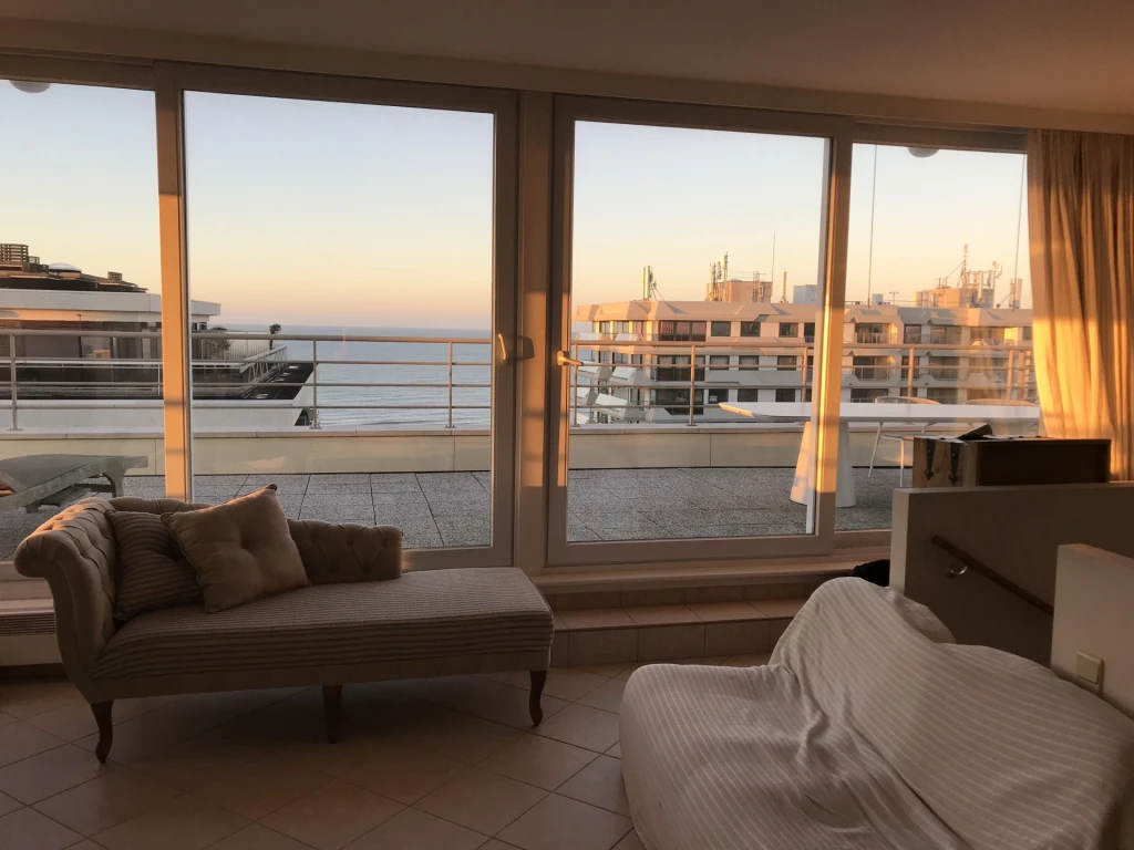 Duplex penthouse met panoramisch zeezicht