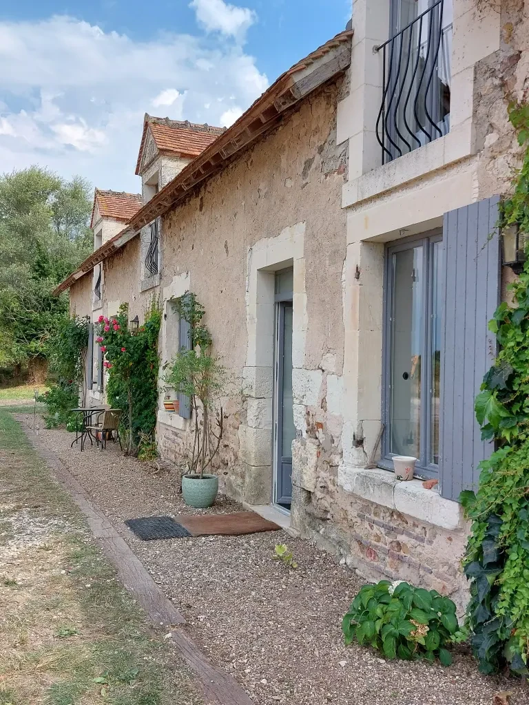 Gîte Domaine Coeur de Brenne aan de rand van de vijver