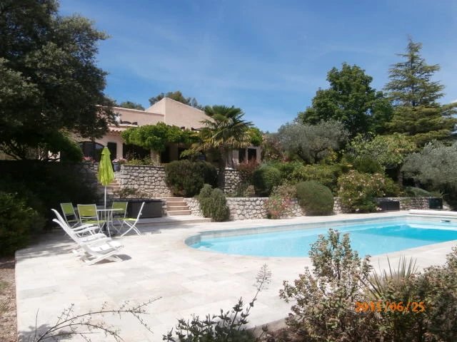 uitzicht op Mont Ventoux 010p, privé zwembad, 5000 m2 omheind.